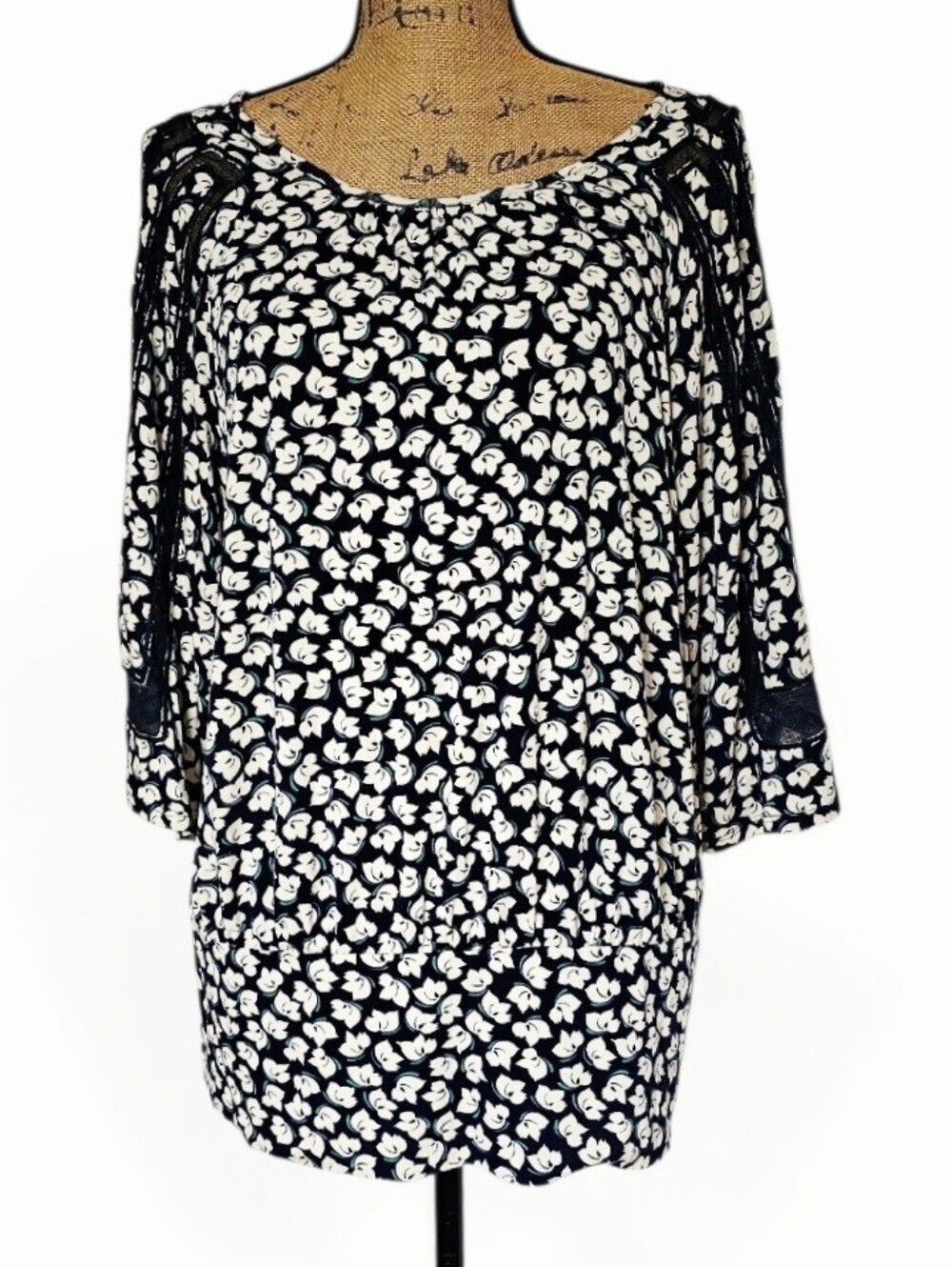 Anthropologie Navy & White Flowy Floral Scoop Neck Lace Trim Tunic Top, Size L